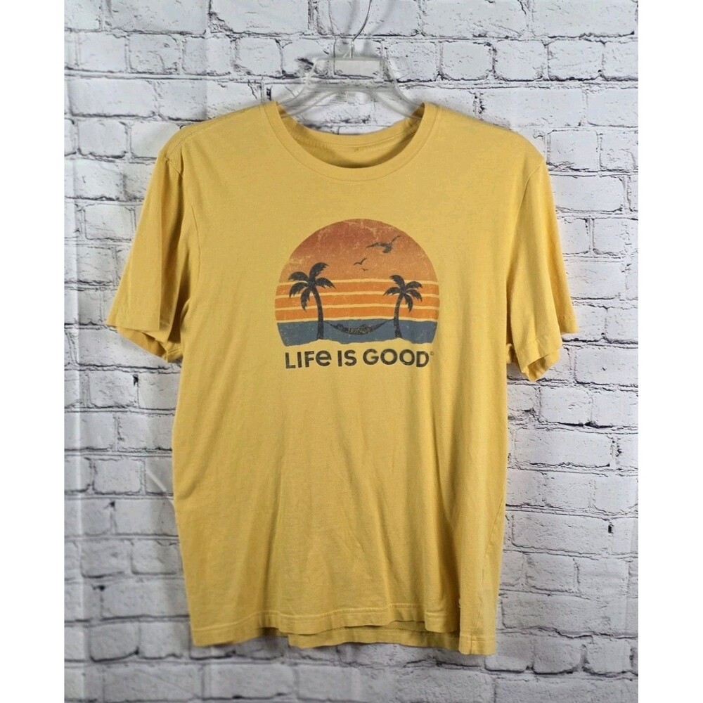Life Is Good Men's Yellow Medium Beach Sunset Short Sleeve T-Shirt